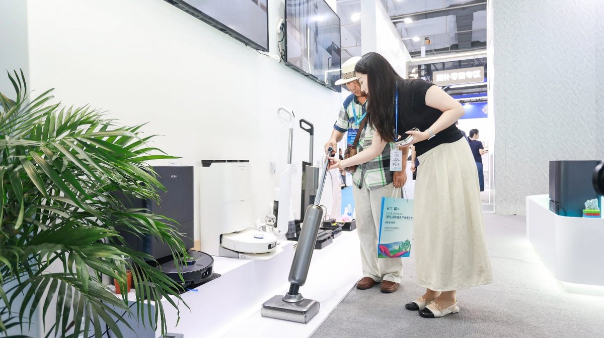 智慧养老再升级！海尔养老机器人矩阵亮相老博会(图4)